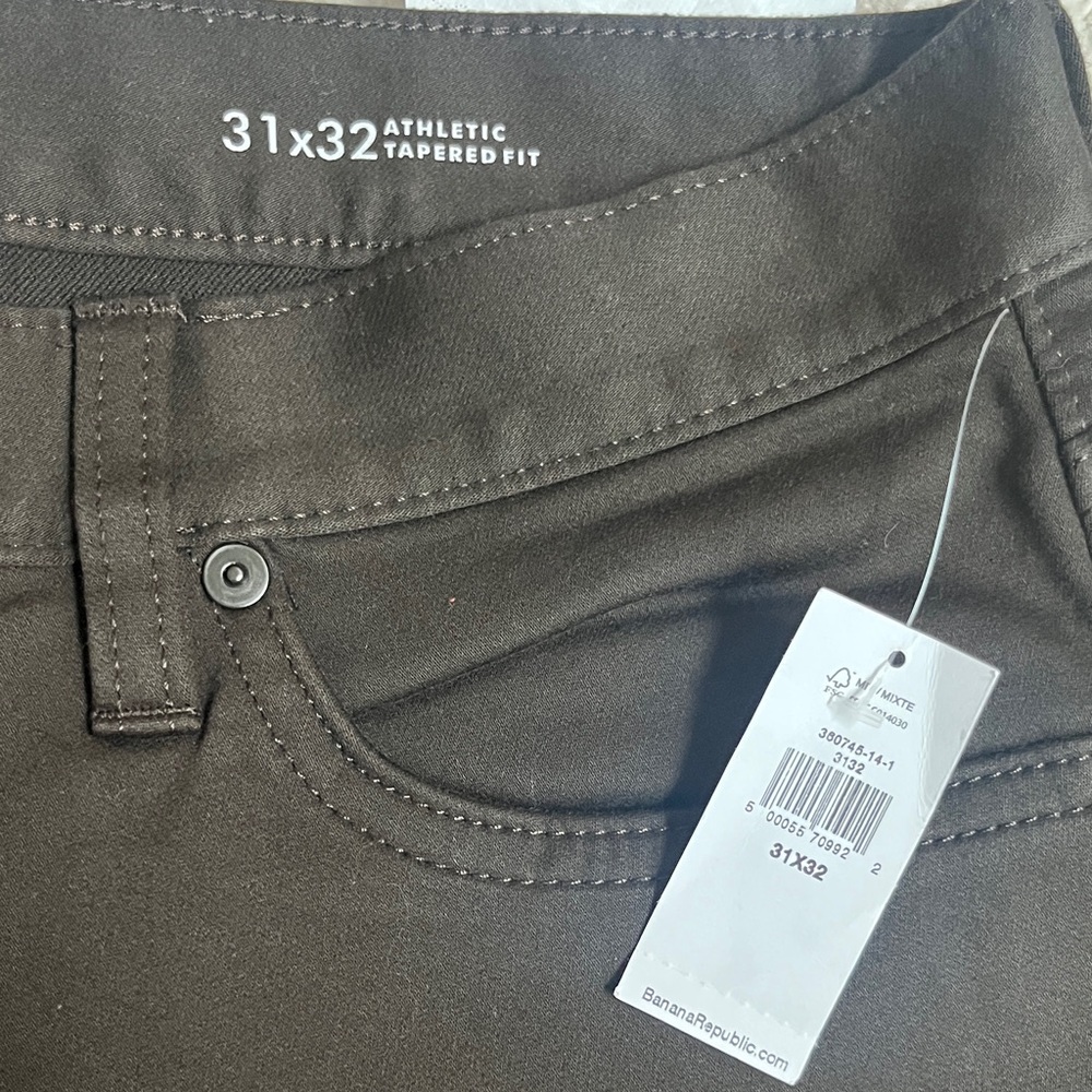*NWT* Banana Republic Traveler Athletic Fit Chinos